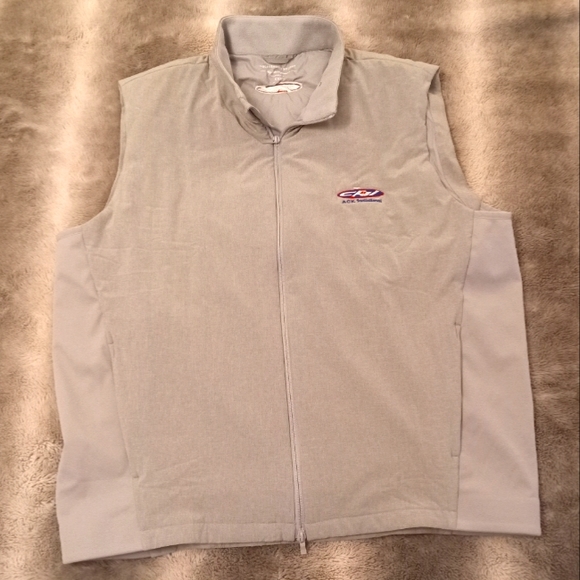 Holderness and Bourne Other - Holderness and Bourne tailored fit insulated golf vest